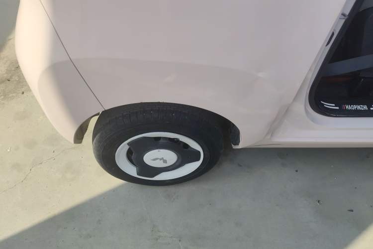 Used Wuling Hongguang MINIEV 2021 Macaron Fashion Edition Lithium-Ion Battery Right Rear Wheel Hub