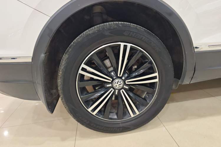 Used Volkswagen Tiguan L 2019 330TSI Automatic Two-Wheel Drive Panoramic Comfort Edition China V Standard
