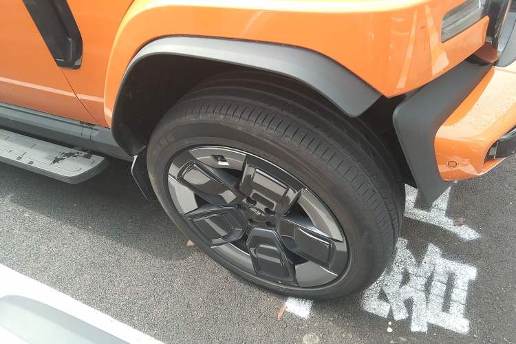 Used iCAR V23 2026 Model V23S 501 Four-Wheel Drive Peak Performance Edition Right Front Wheel Hub