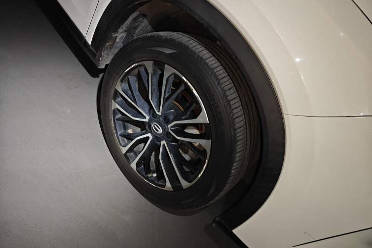 Used GAC Trumpchi GS4 PLUS 2021 390T Automatic Nebula Edition Right Front Wheel Hub