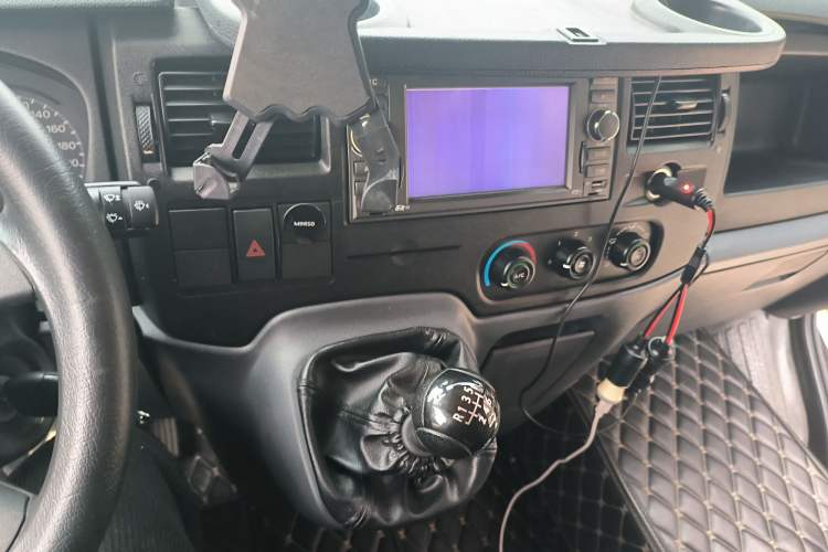 Used Ford Transit Custom 2013 2.4T Diesel Standard Version Long Wheelbase High Roof China IV Standard