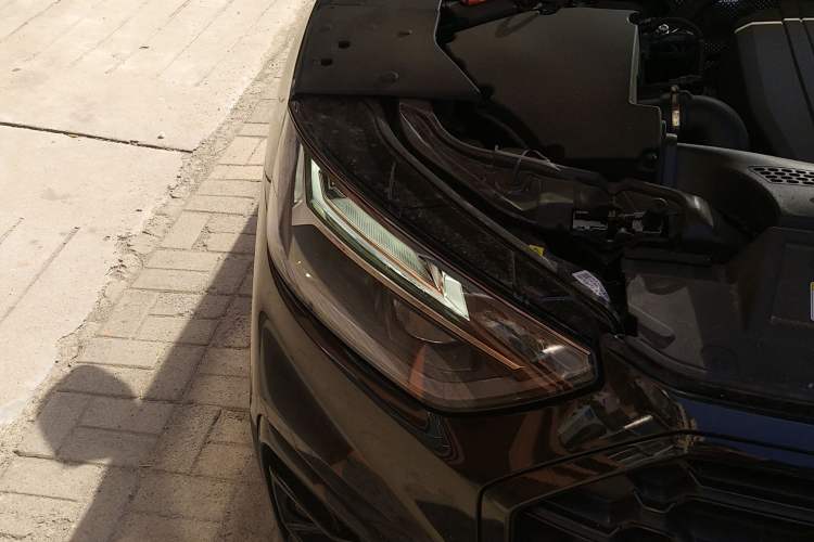 Used Audi Q5L 2025 Facelift 45th Anniversary Collector's Edition 40 TFSI Luxury Dynamic Version Right Front Headlight