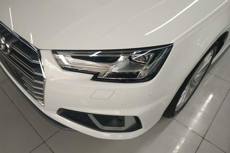 Used Audi A4L 2019 40 TFSI Fashion Version China V