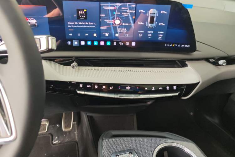 Used Cadillac OPTIQ 2024 Standard Range Version
