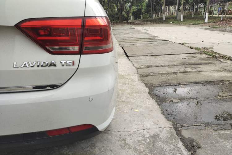 Used Volkswagen Gran Lavida 2013 1.4 TSI Automatic Comfort Model
