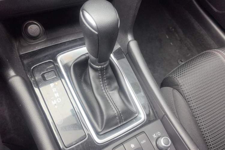 Used Mazda 3 Axela 2019 Cloud-Controlled Sedan 1.5L Automatic Luxury Model China VI Standard Gear Lever