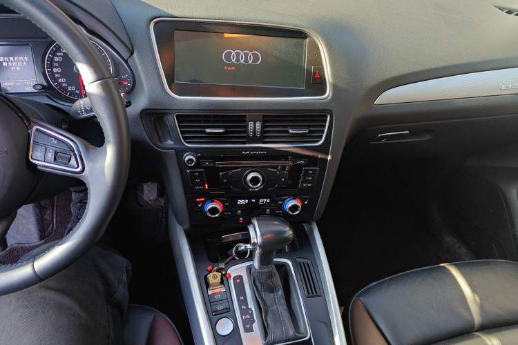 Used Audi Q5 2017 Plus 40 TFSI Technology Model