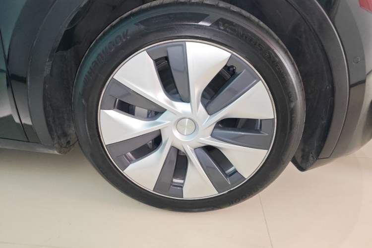Used Tesla Model Y 2022 Revised Version Long-Range All-Wheel Drive Right Front Wheel Hub