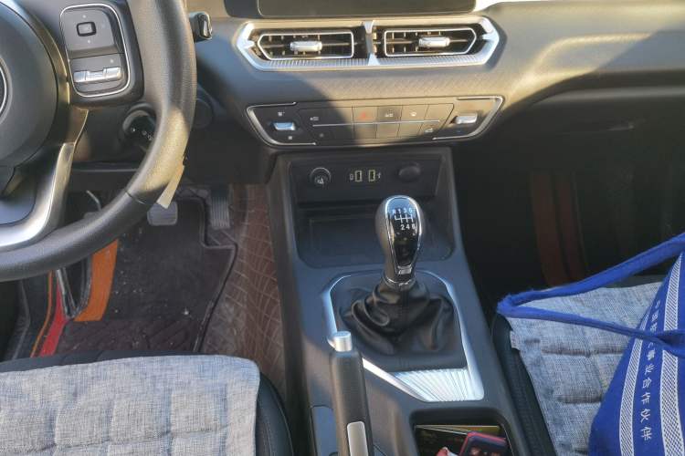 Used Great Wall King Kong Poer 2022 2.0T Manual Diesel Two-Wheel Drive Elite Version with Long Bed GW4D20M
