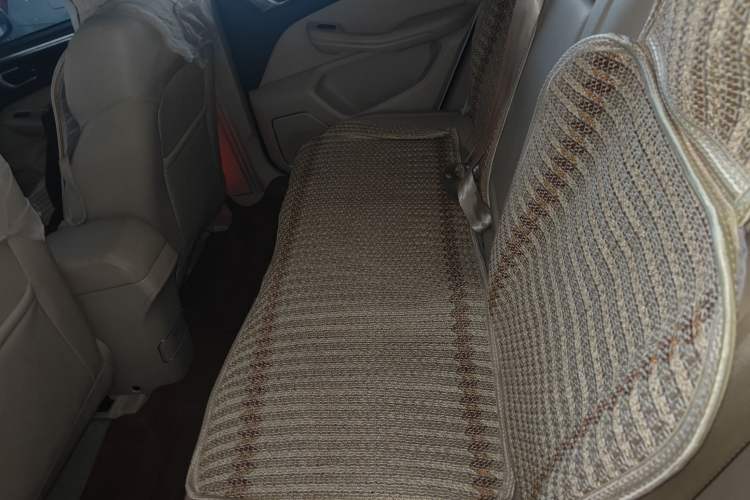 Used Zotye Domy X5 2017 Upgraded Model 1.5T Manual Luxury Version Left Rear Seat