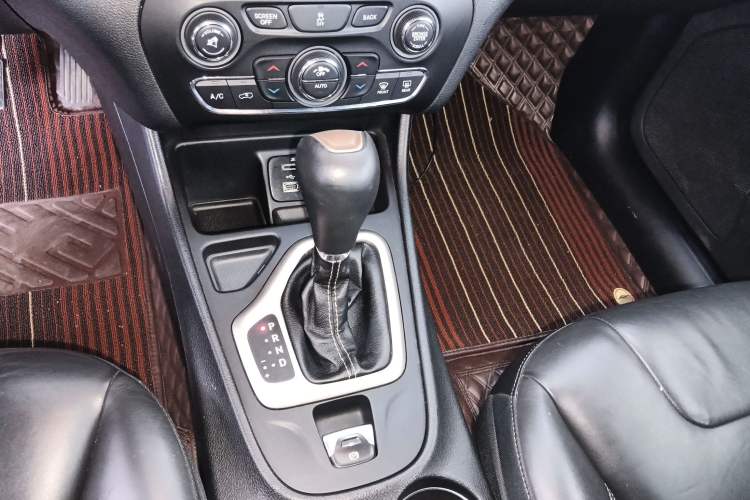 Used Jeep Cherokee 2016 2.0L Superior Edition
