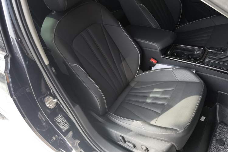 Used Volkswagen Passat 2024 380TSI Dragon Glory Edition
