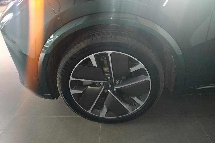 Used Li Auto L9 2025 Ultra Smart Refreshed Edition Left Front Wheel Hub