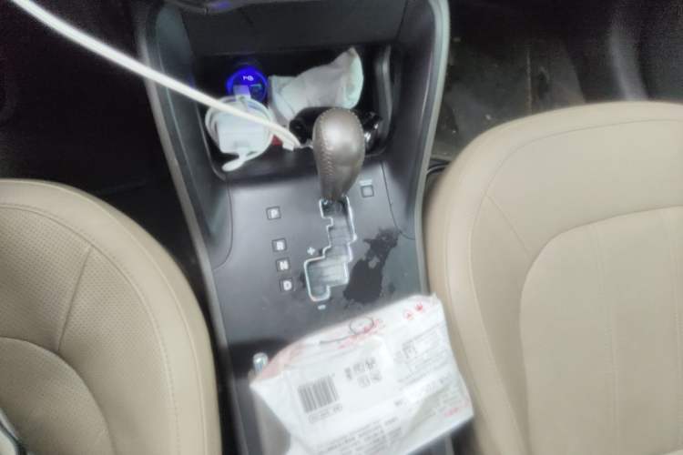 Used Hyundai ix35 2012 2.0L Automatic Two-Wheel Drive New Edition GL Gear Lever