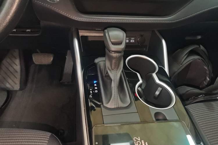 Used Toyota Highlander 2023 2.5L Smart Electric Hybrid Dual-Drive Elite Version 7 Seats Gear Lever