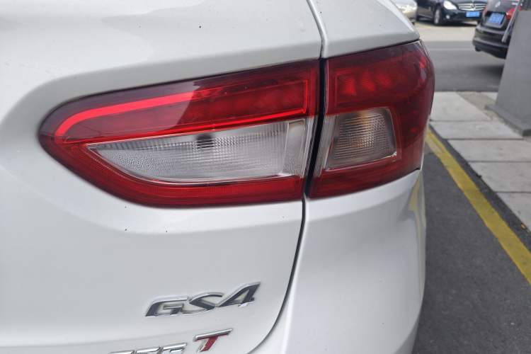 Used GAC Trumpchi GS4 2017 235T Manual Two-Wheel Drive Luxury Edition Right Rear Taillight