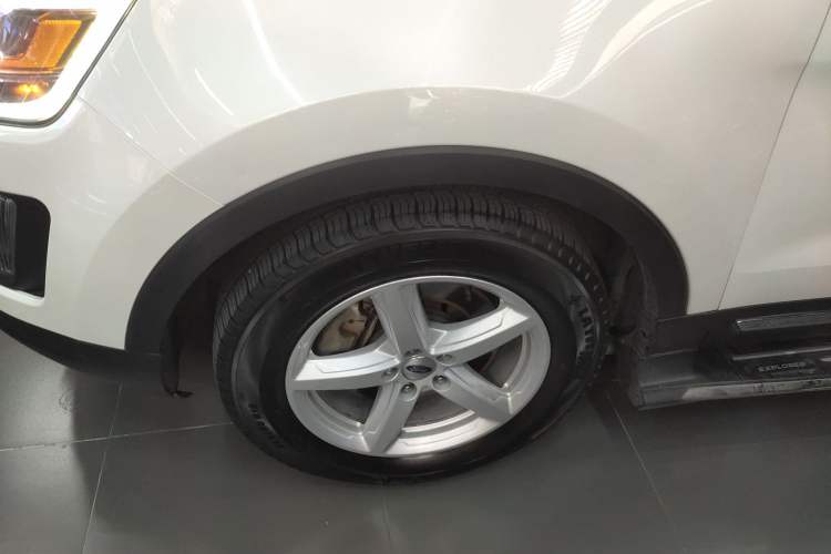 Used Ford Explorer  Exterior 7