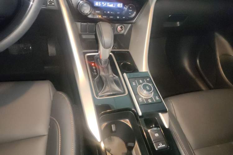 Used Mitsubishi Eclipse Cross 2021 1.5T CVT Two-Wheel Drive Belief Edition Gear Lever