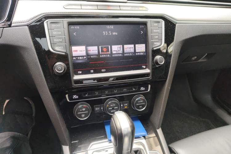 Used Volkswagen Variant 2016 380TSI Two-Wheel Drive R-Line Version
