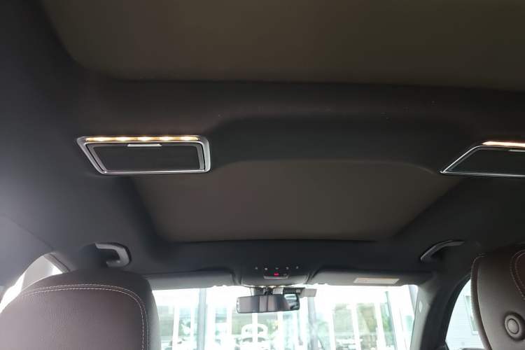 Used Mercedes-Benz GLC 2022 Second Facelift GLC 260 L 4MATIC Luxury Edition Headliner