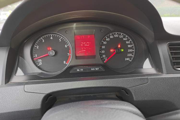 Used Volkswagen Santana 2015 1.6L Automatic Fashion Edition Instrument Cluster