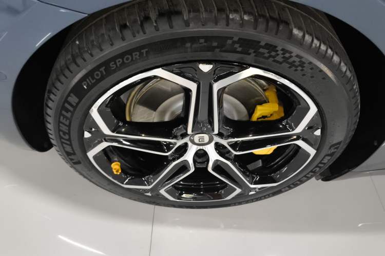 Used Xiaomi Auto SU7 2024 Four-Wheel Drive Ultra-Long Range Advanced Intelligent Driving Max Edition