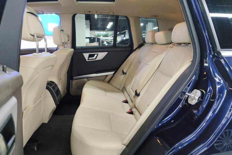 Used Mercedes-Benz GLK-Class 2013 GLK 300 4MATIC Dynamic Sunroof Model
