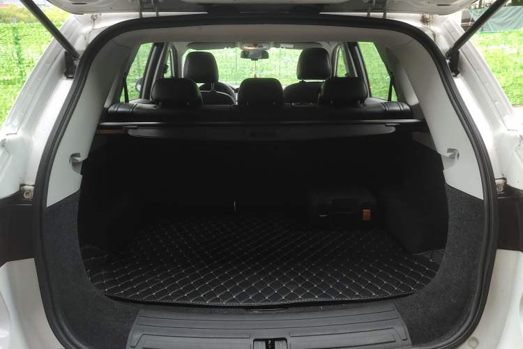 Used Roewe RX5 2016 20T Two-Wheel Drive Automatic Flagship Edition Trunk