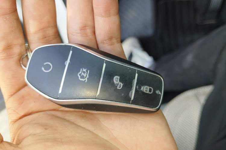 Used Toyota Granvia 2024 2.5L Hybrid Comfort Edition Vehicle Key