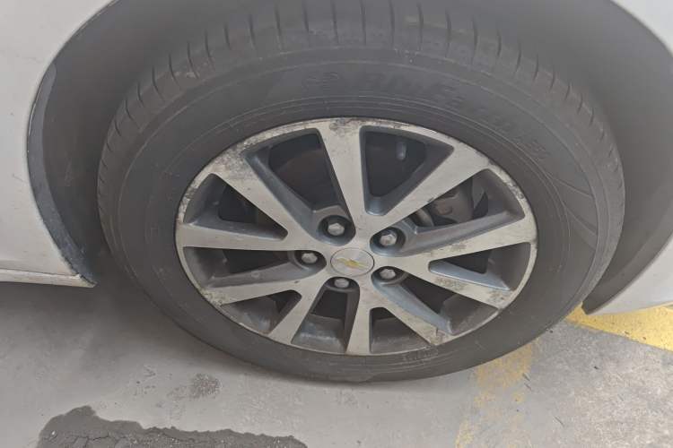 Used Chevrolet Malibu 2016 2.0L Automatic Luxury Edition Right Front Wheel Hub