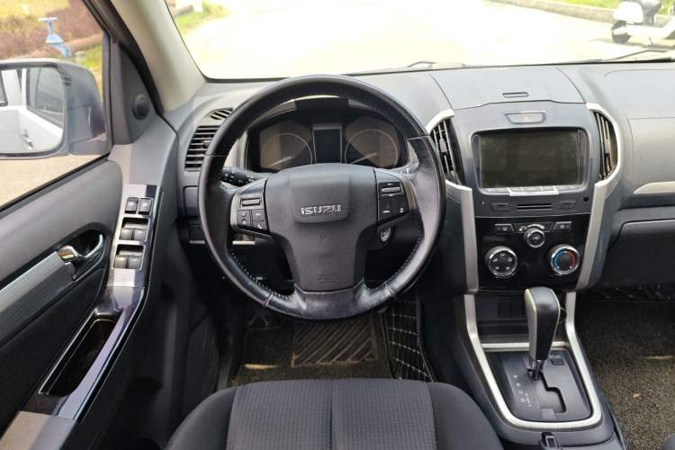 Used Isuzu D-MAX 2018 3.0T Two-Wheel Drive Automatic Elite Version 4JJ1-TC HI