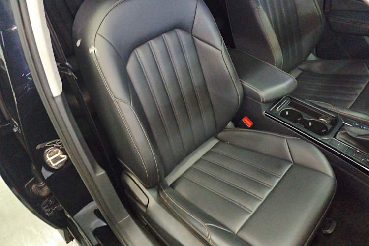 Used Volkswagen Passat 2019 280TSI Business Edition China VI Right Front Seat