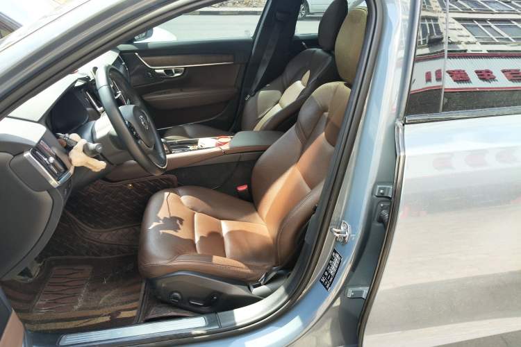 Used Volvo V90 2021 Cross Country B5 AWD Smart Range Edition