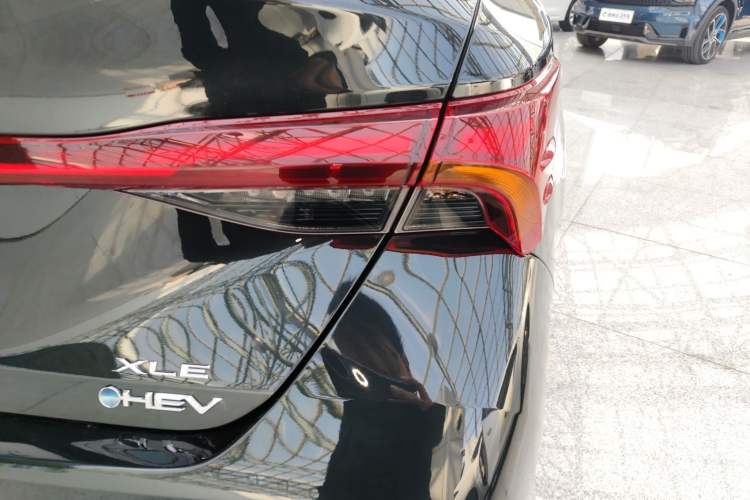 Used Toyota Avalon 2024 Dual-Motor 2.0L Premium Edition