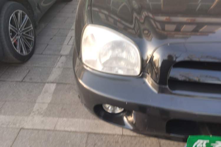 Used Huatai Santa Fe Classic 2012 2.0L Gasoline Manual Two-Wheel Drive with Sunroof
