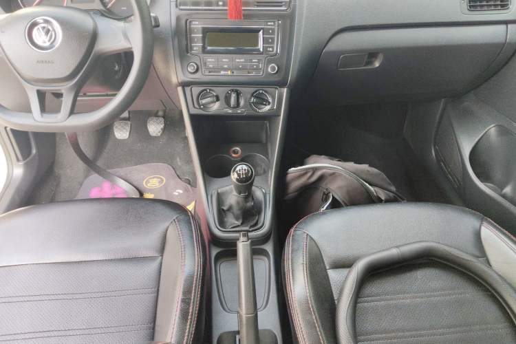 Used Volkswagen Polo 2014 1.4L Manual Fashion Edition Gear Lever