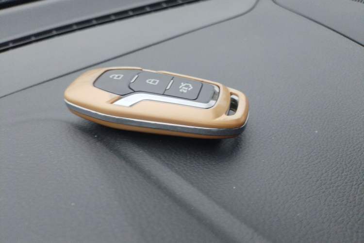 Used Ford Edge 2016 EcoBoost 245 Four-Wheel Drive Titanium 7-Seater Vehicle Key