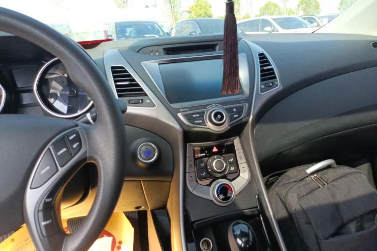 Used Hyundai Elantra (5th Generation / Langdong) 2016 1.6L Automatic Prestige Model Audio And AC Panel