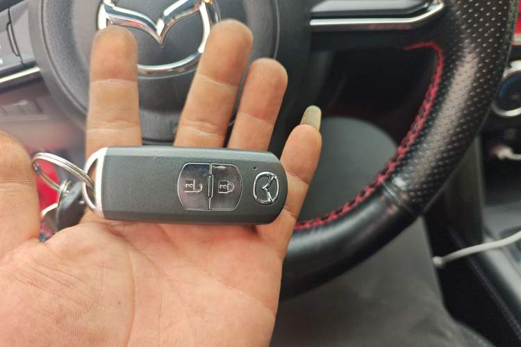 Used Mazda CX-4 2018 2.0L Automatic Two-Wheel Drive Blue Sky Dynamic Version China VI Standard Vehicle Key