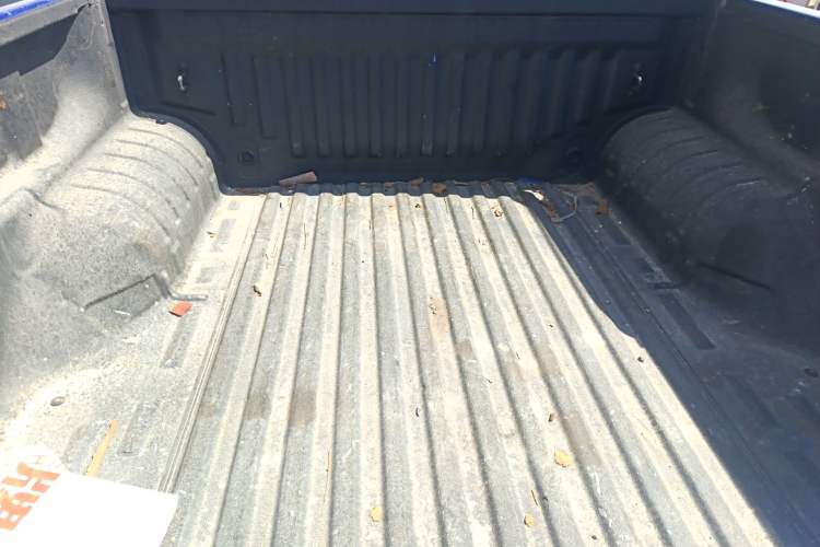 Used SAIC MAXUS T60 2017 2.4L Gasoline Manual Two-Wheel Drive High-Ride Elite Standard Van
