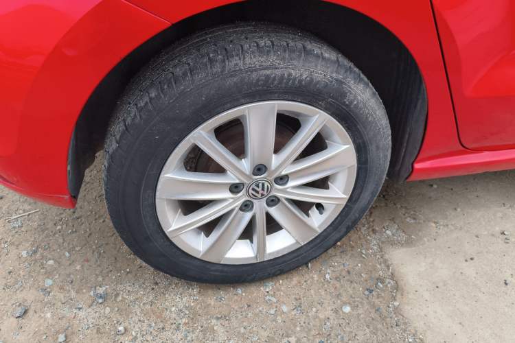 Used Volkswagen Polo 2014 1.4L Automatic Comfort Edition Right Rear Wheel Hub