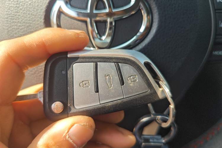 Used Toyota RAV4 2022 2.0L CVT Two-Wheel Drive Urban Edition Vehicle Key