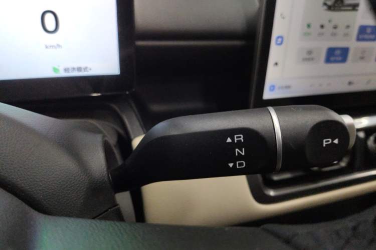 Used Wuling Bingo PLUS 2024 510 km Flagship Edition Four-Seater Version Gear Lever