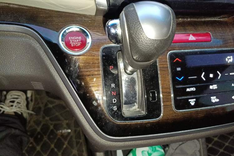 Used Honda Odyssey 2015 Revised Version 2.4L Supreme Edition