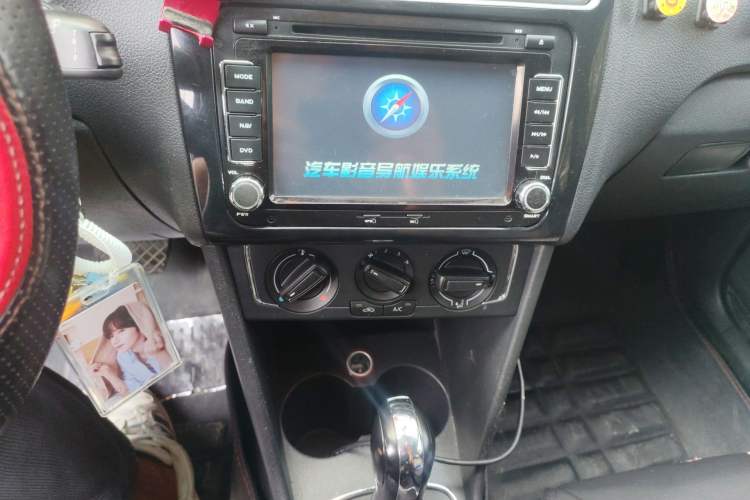 Used Volkswagen Polo 2014 1.4L Automatic Comfort Edition Audio And AC Panel