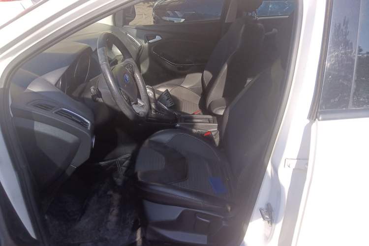 Used Ford Focus 2015 Hatchback EcoBoost 125 Automatic Supreme Style Edition
