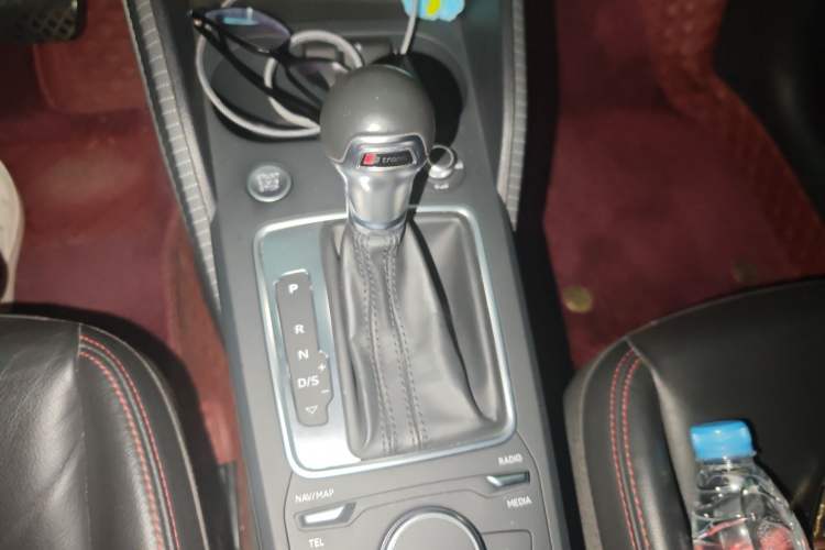 Used Audi Q2L 2020 35 TFSI Fashion Dynamic Model Gear Lever