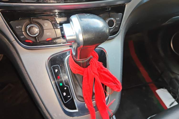 Used Haval H6 2017 Red-Label Sport Edition 1.5T Automatic Two-Wheel Drive Luxury Model Gear Lever