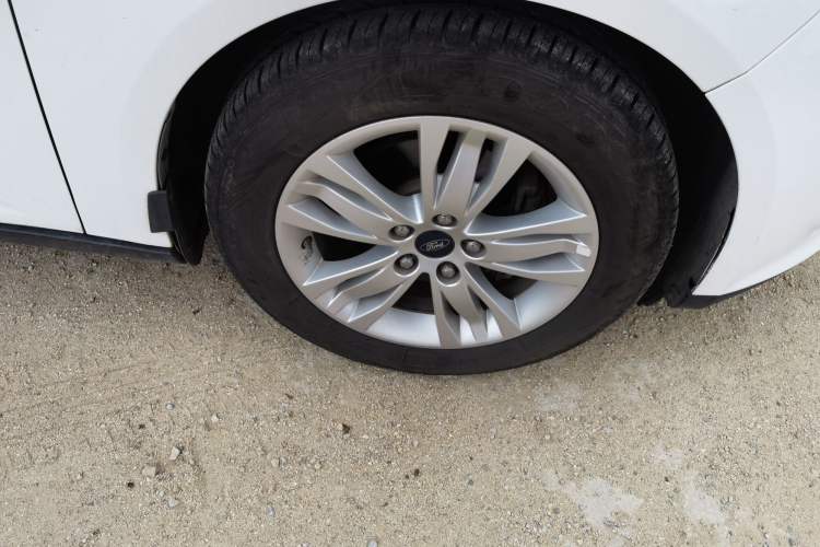 Used Ford Focus 2012 Sedan 1.6L Manual Comfort Model
