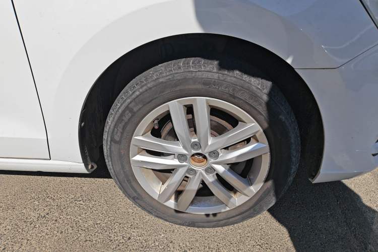 Used Volkswagen Jetta 2019 Dream Edition 1.5L Manual Fashion Version Right Front Wheel Hub